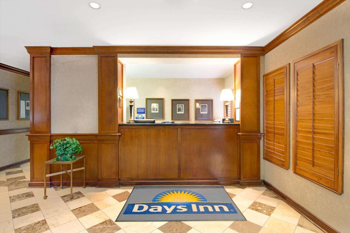 Days Inn by Wyndham St. Louis/Westport MO - Housity