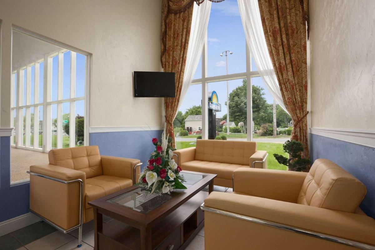Days Inn by Wyndham - Cape Cod - Housity