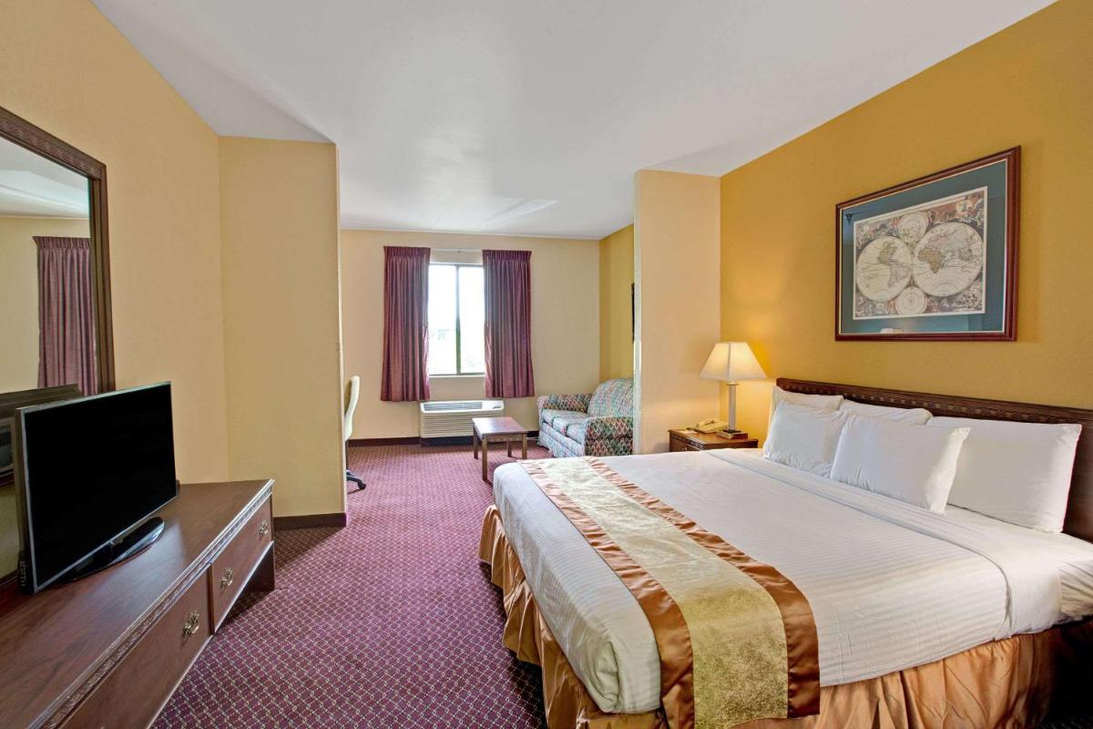 Days Inn & Suites by Wyndham Hickory - Housity