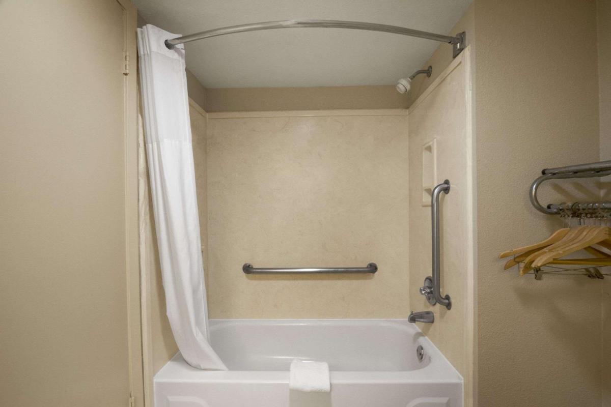 Days Inn by Wyndham Southaven MS - Housity