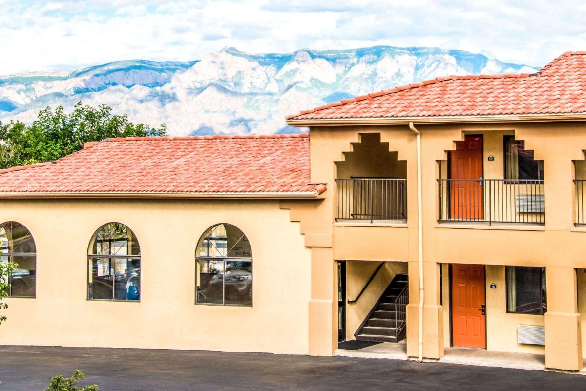 Days Inn by Wyndham Rio Rancho - Housity