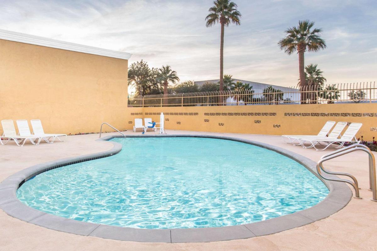 Suitetrails - Days Inn by Wyndham Indio