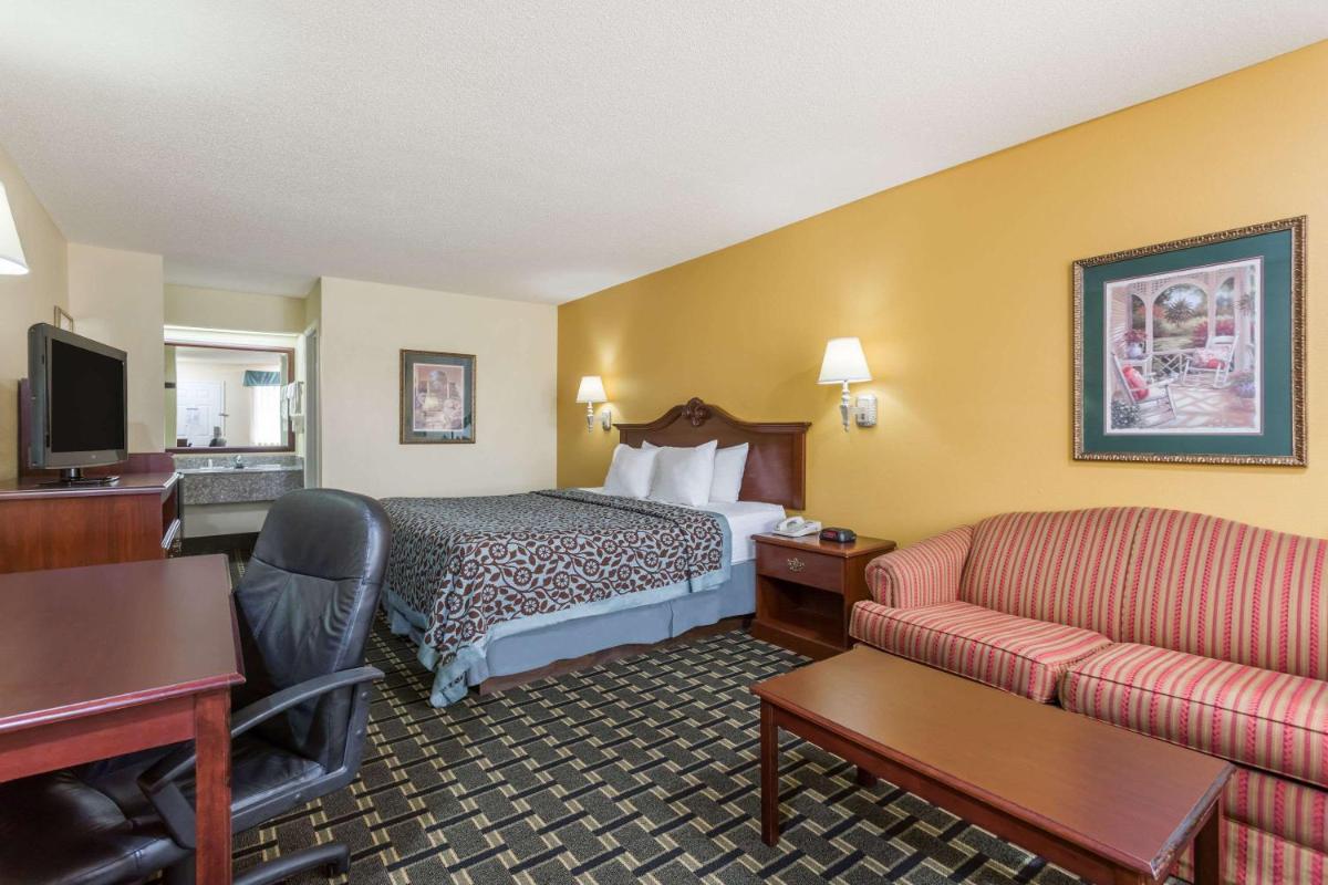 Days Inn & Suites by Wyndham Warner Robins Near Robins AFB - Housity