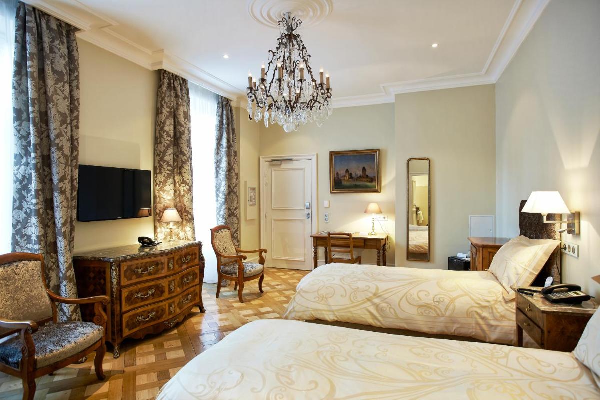 Un ou plusieurs lits dans un hébergement de l'établissement Hôtel & Spa Le Bouclier D'or