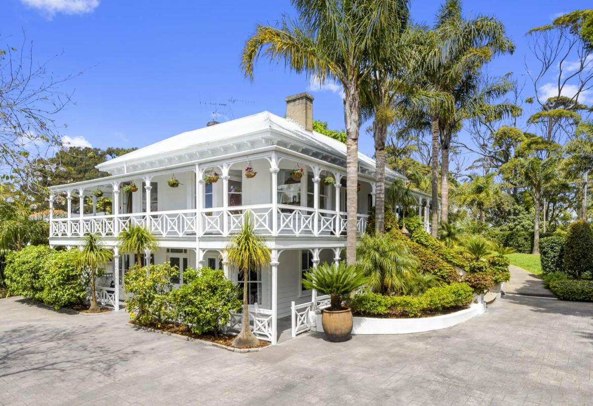 Western Springs Villa to Auckland Central Heritage Villa - Housity