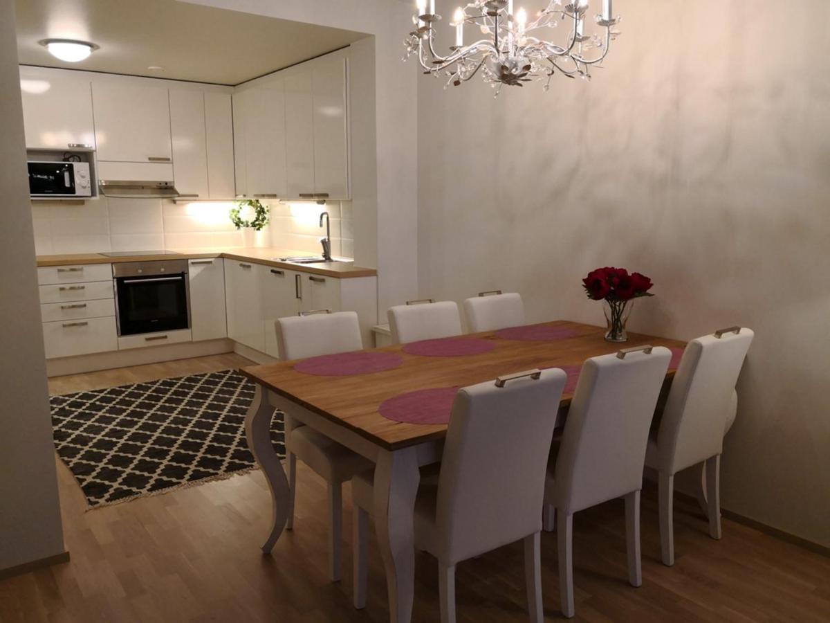 Suitetrails - Charming Pine View Apartment