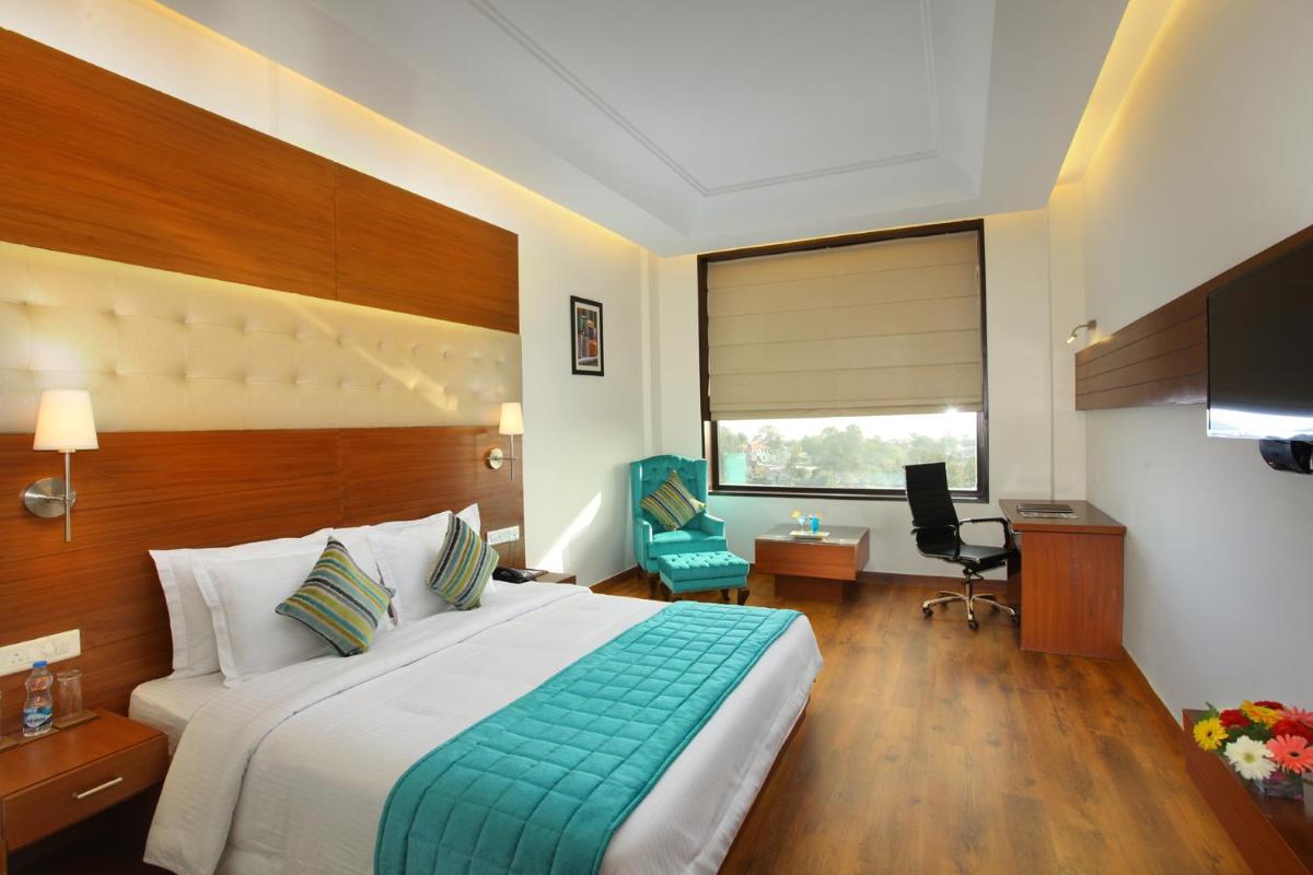 RS Sarovar Portico - Housity