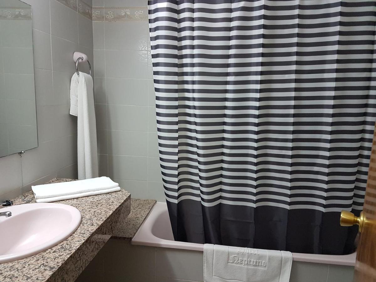 Hotel Neptuno - Housity