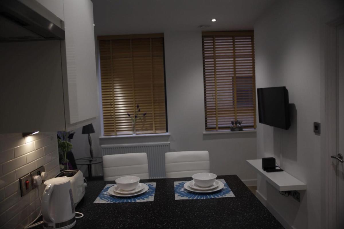 Reading Train Station Apartment by Shepherd Serviced Apartments - Housity