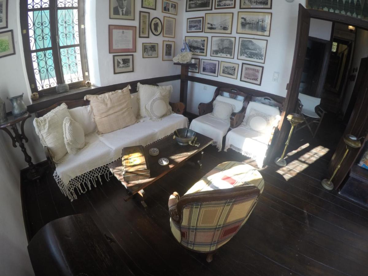 The Scarlet House - Housity