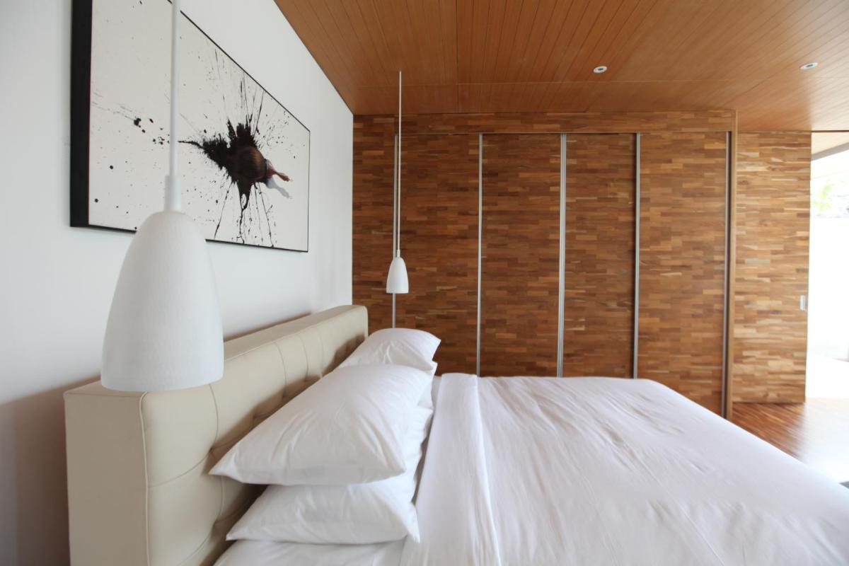 One Eleven - Housity
