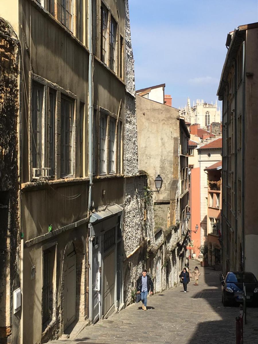 Suitetrails - Lyon Standing Historic City Apartment