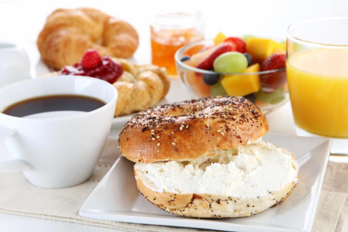 Days Inn by Wyndham Fort Lauderdale Airport Cruise Port - Housity