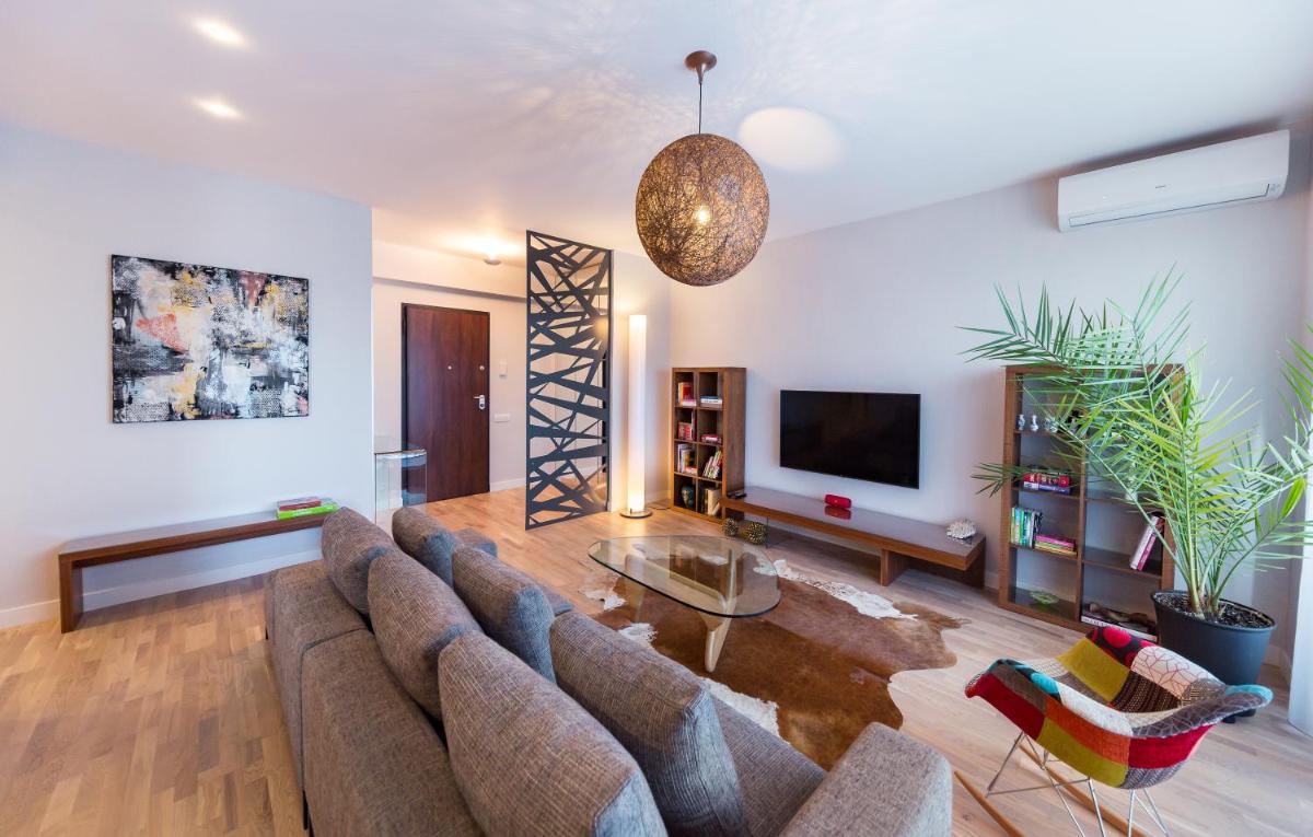 The Shades of Grey-Tranquil 4th-Floor Apartment Baneasa Area - Hizvo