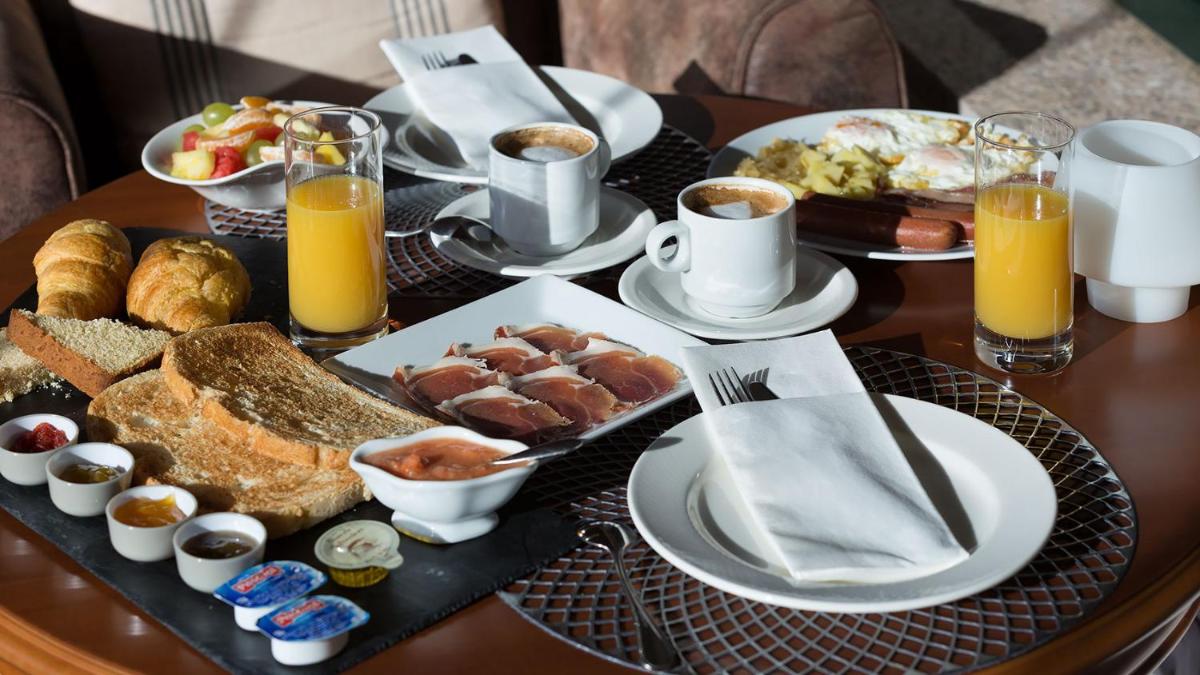 Comida en o cerca de este hotel