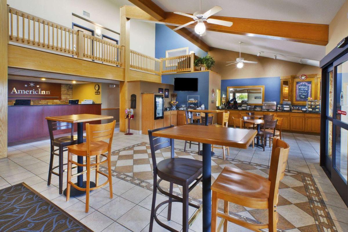 AmericInn by Wyndham Bay City - Housity
