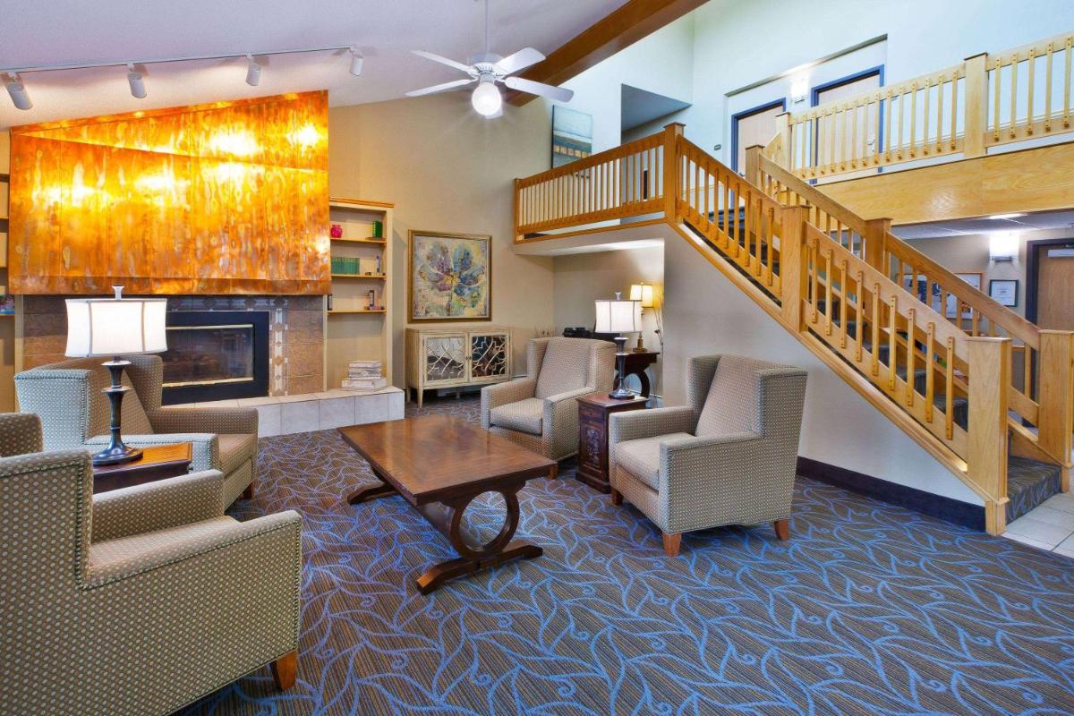 AmericInn by Wyndham Bay City - Housity