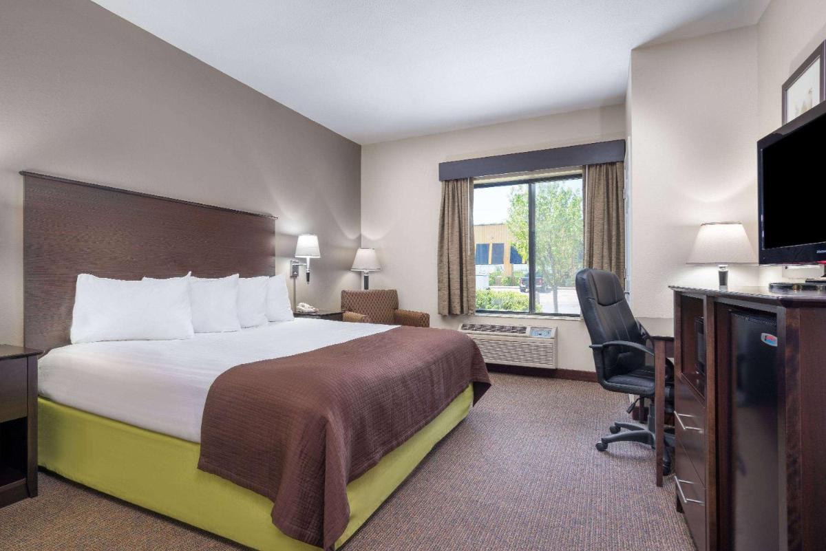 AmericInn by Wyndham Rochester - Housity