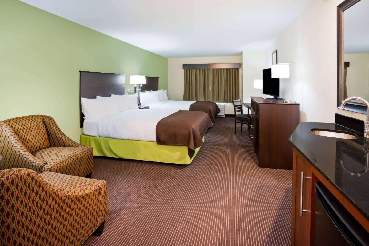 AmericInn by Wyndham DeWitt - Housity
