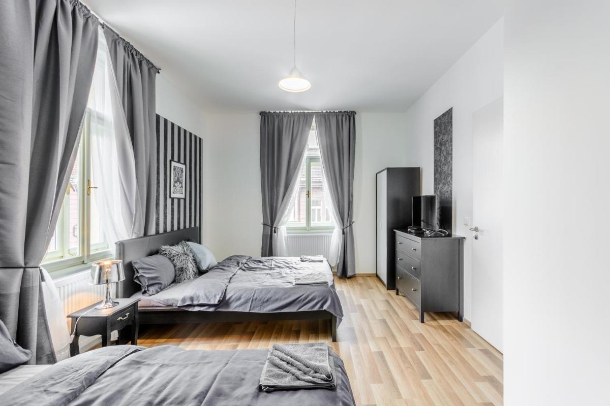 Old Strand Spirit - Housity