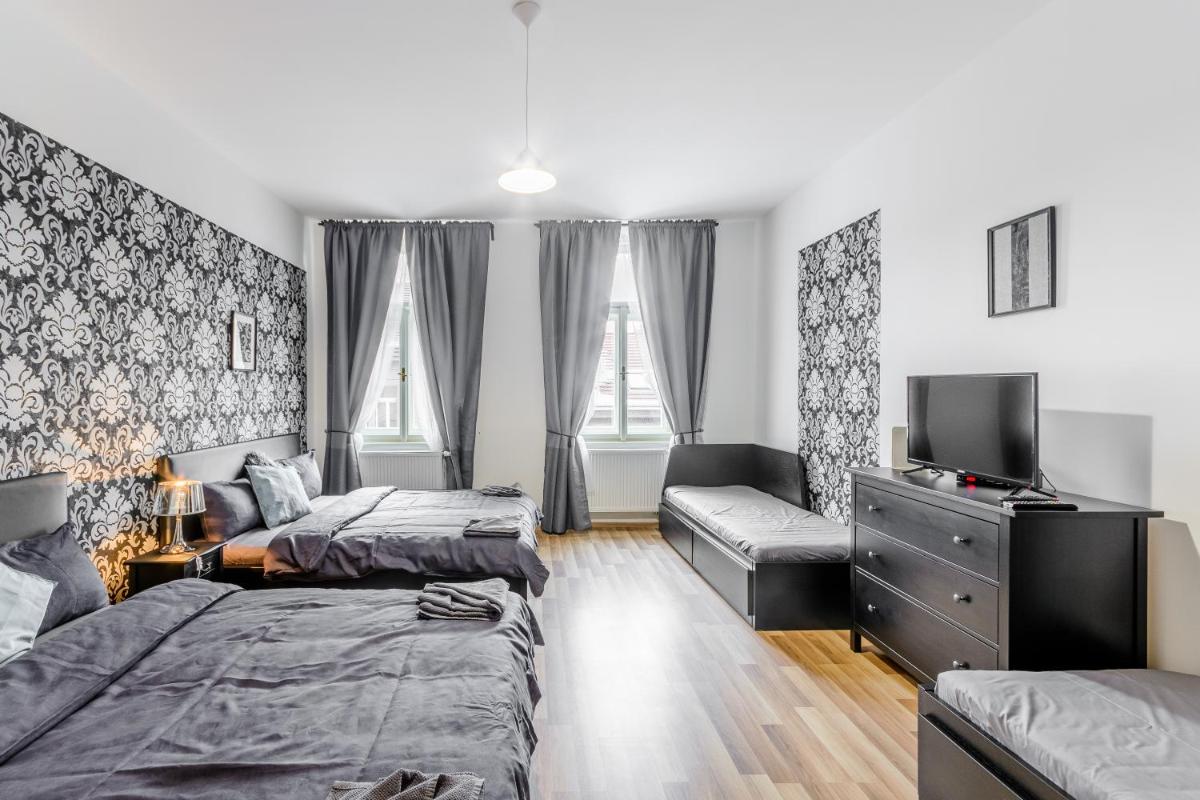 Old Strand Spirit - Housity