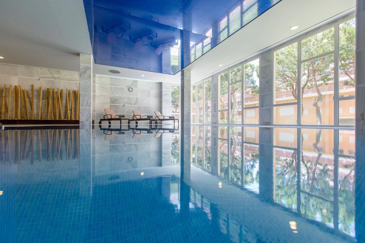Piscina en o cerca de Hipotels Playa La Barrosa - Adults Only