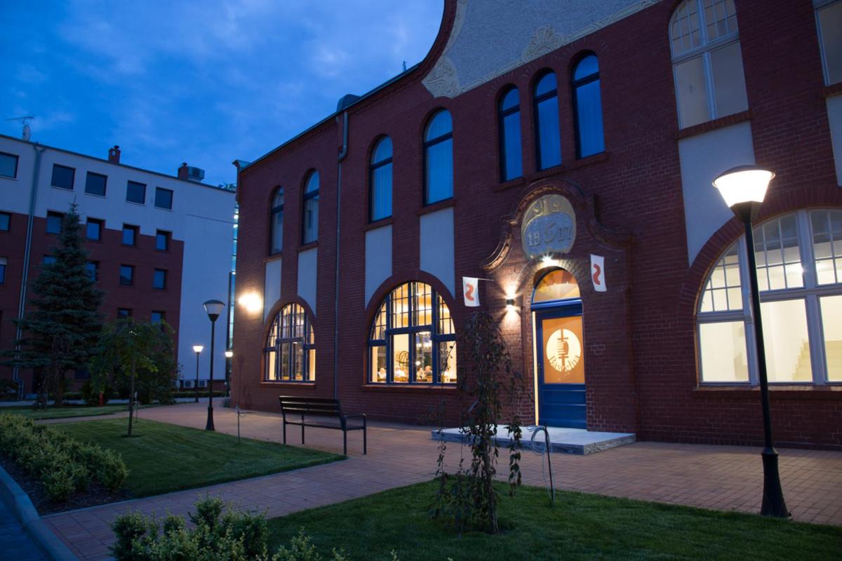 Glas-Hotel 4* - Housity