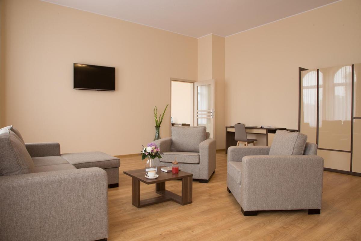 Glas-Hotel 4* - Housity