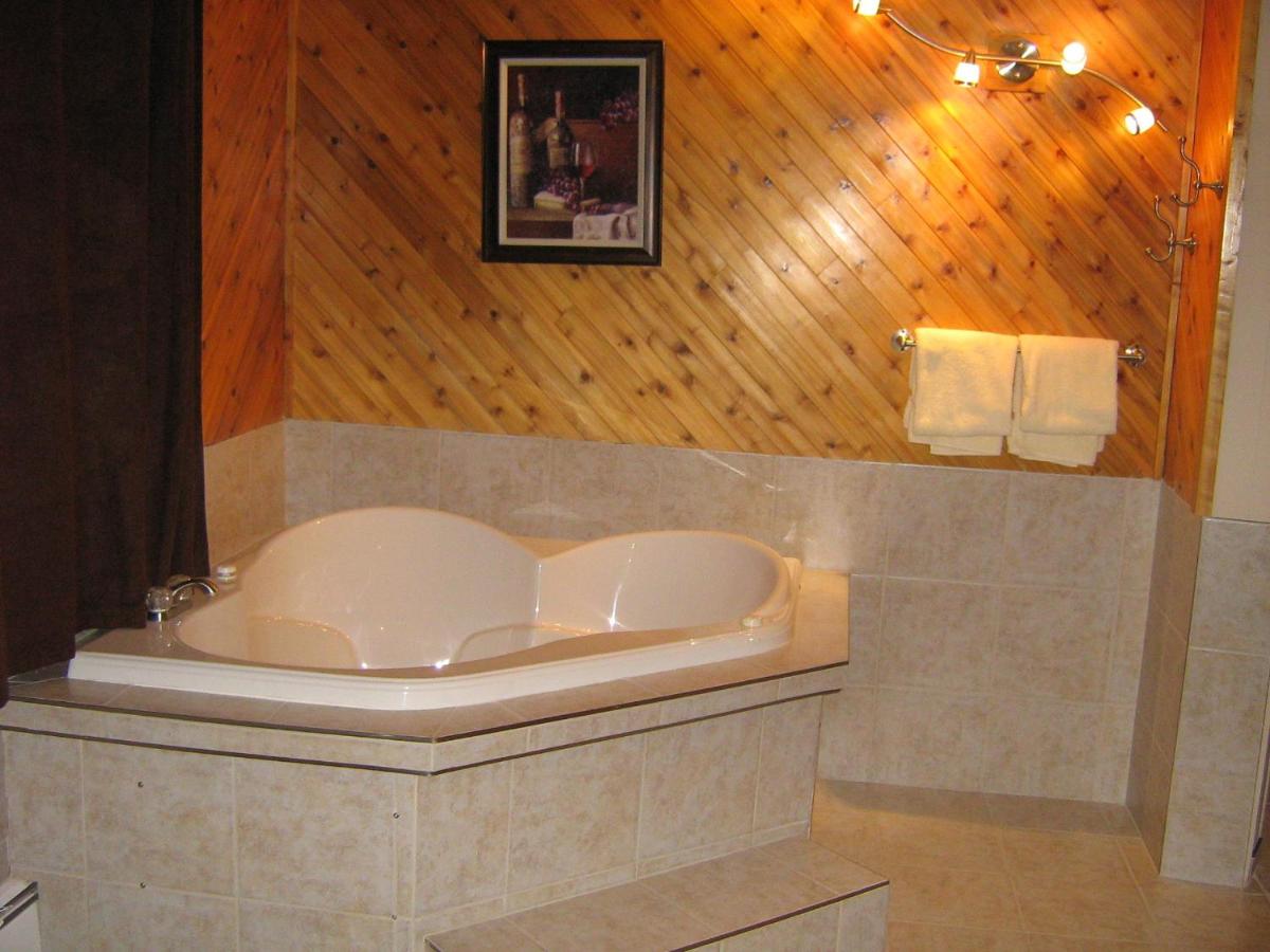 Parkway Motel & European Lodges - Housity
