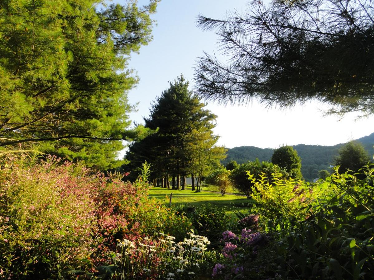 4 Seasons at Beech Mountain - Housity