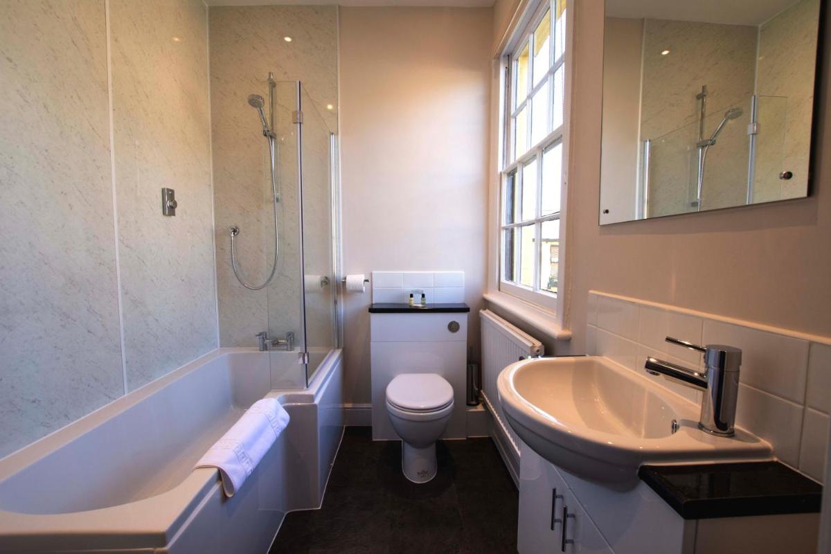 The Crown Inn Hotel - Housity