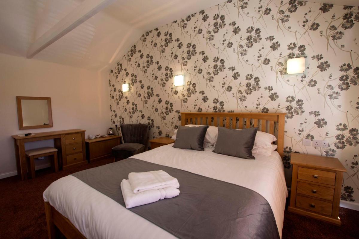 The Crown Inn Hotel - Housity