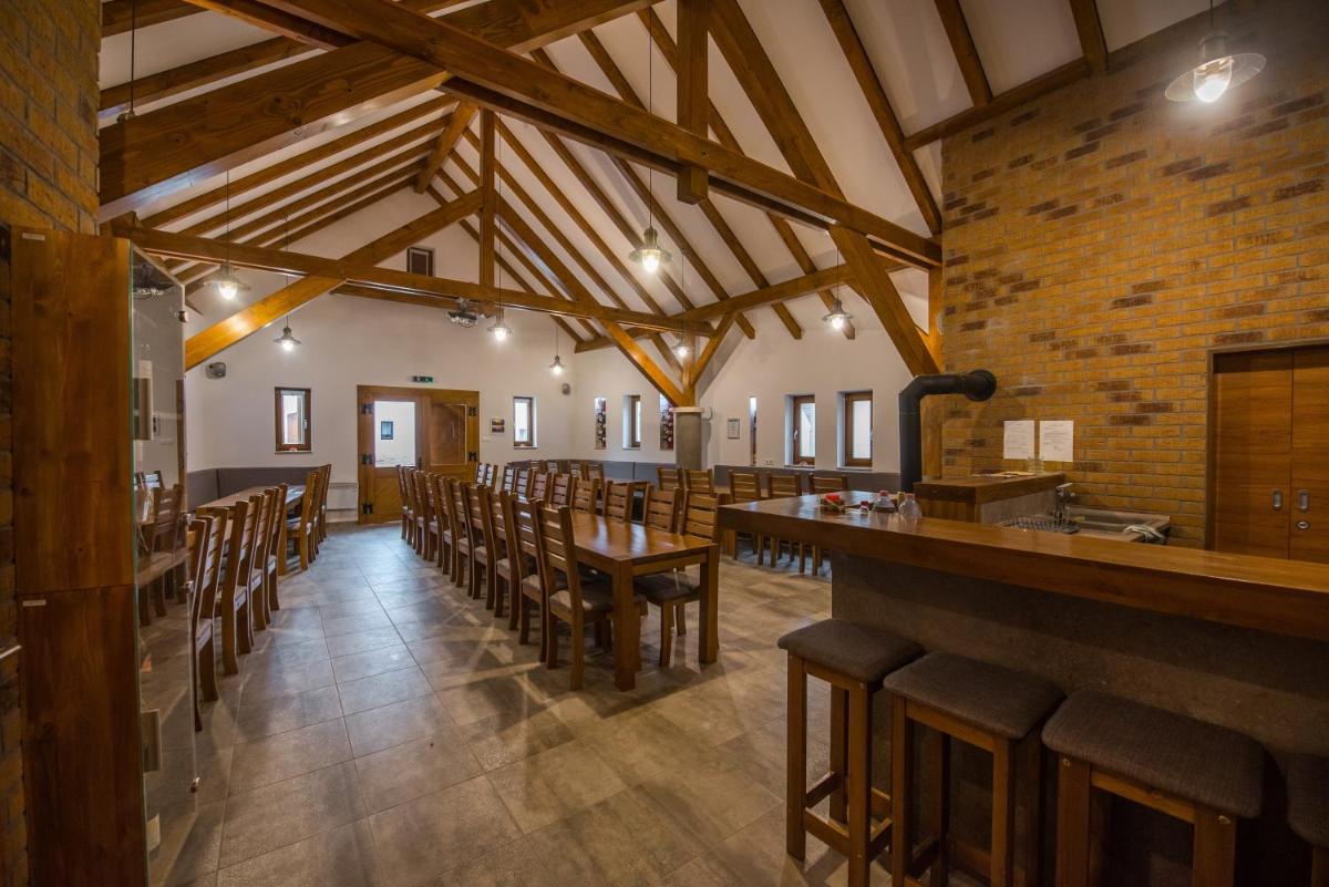 Knáb Panzió - Housity