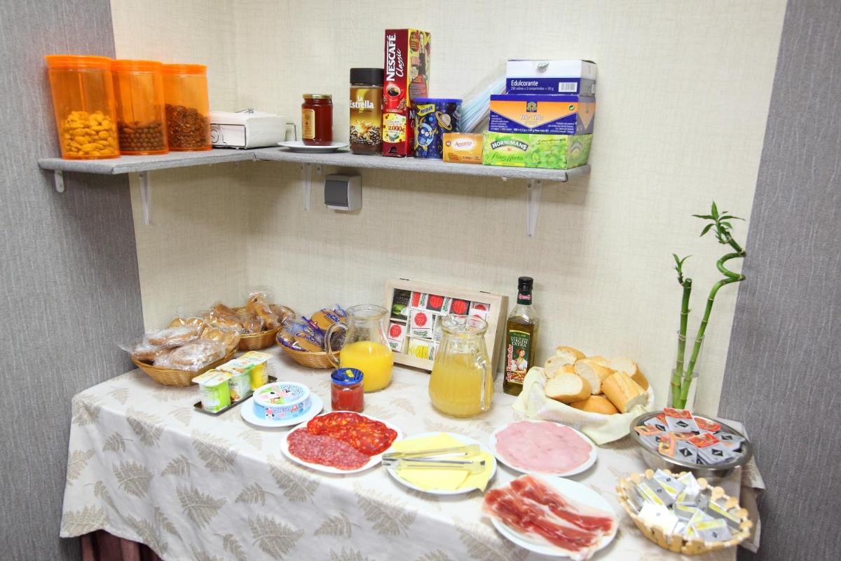 Hostal Campo Real Bed&Breakfast - Housity