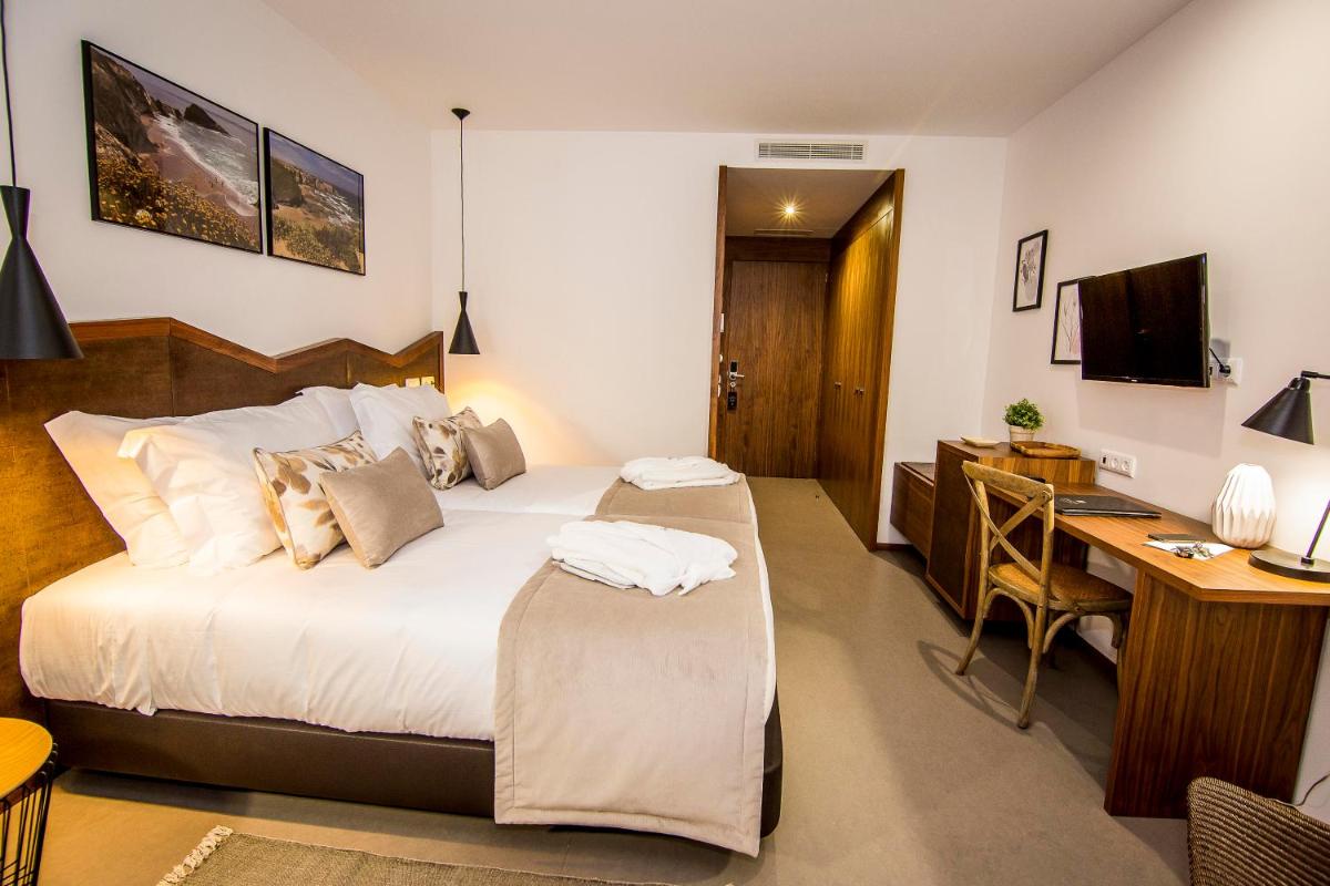 Uma cama ou camas num quarto em Enigma - Nature & Water Hotel
