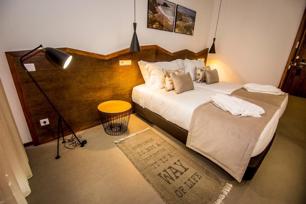 Uma cama ou camas num quarto em Enigma - Nature & Water Hotel