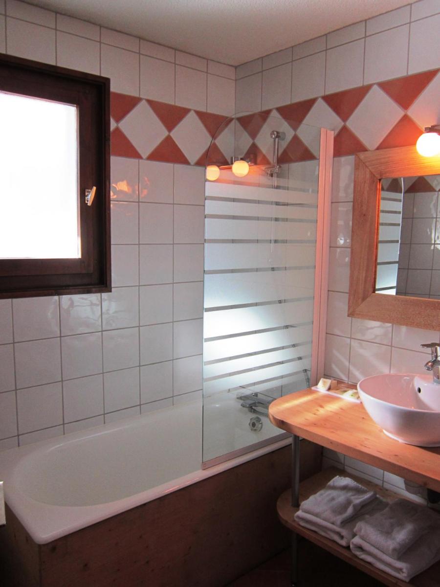 Salle de bains dans l'établissement Logis Hotel Gai Soleil