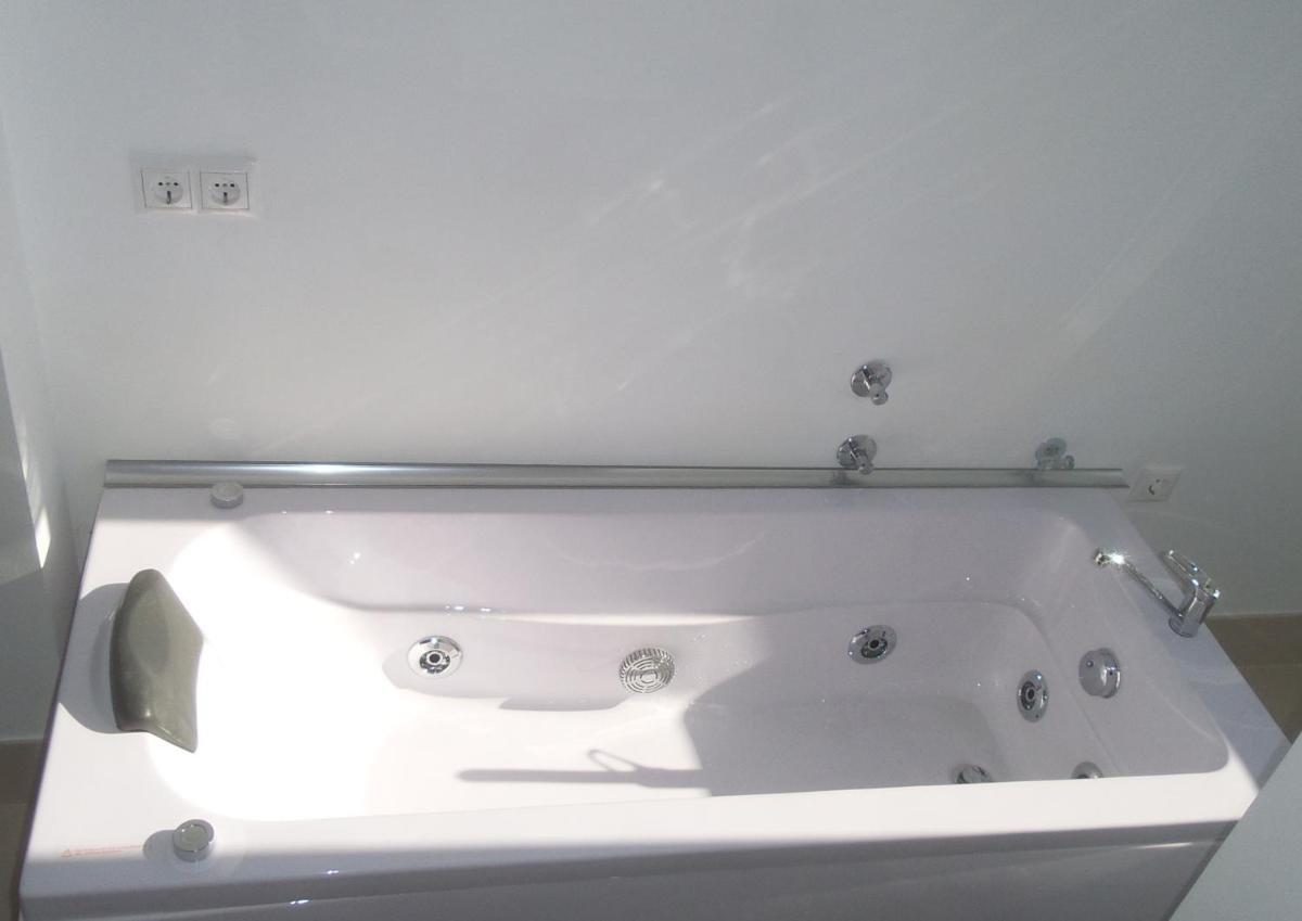 New Andalusian House 31 Free Private Parking - Housity