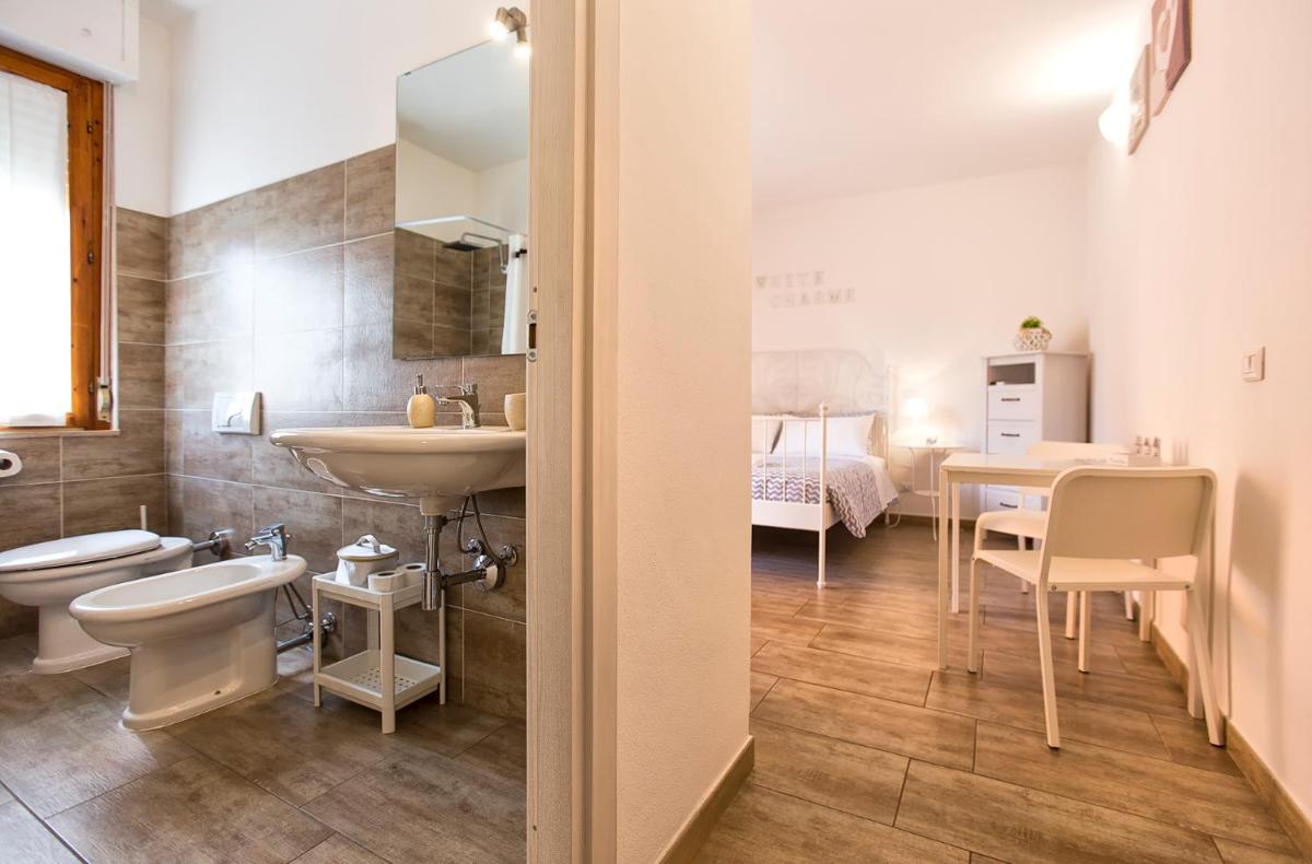 White Charme Accommodation Self check-in - Housity
