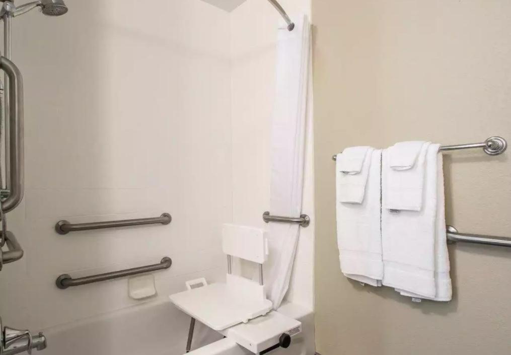Sleep Inn & Suites Hannibal West - Housity