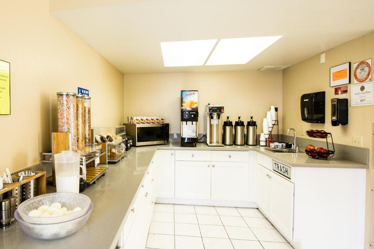 Anaheim Carriage Inn - Housity