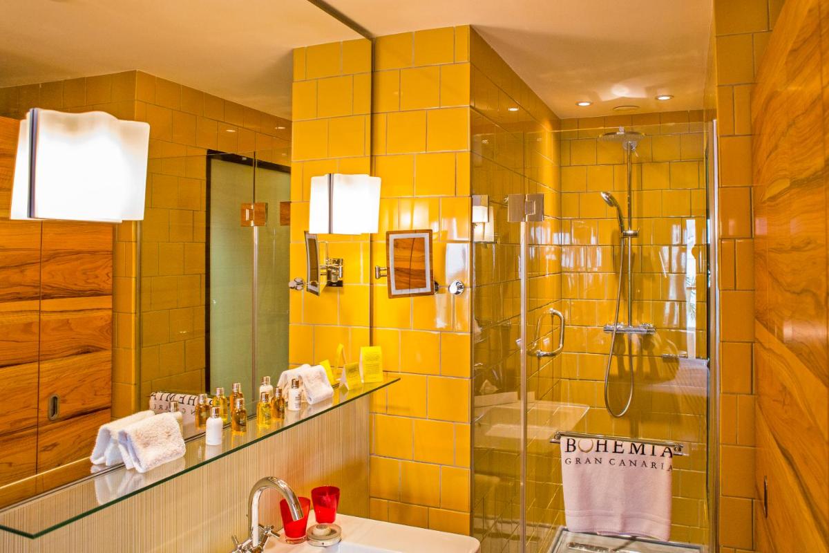 Un baño de Bohemia Suites & Spa - Adults Only