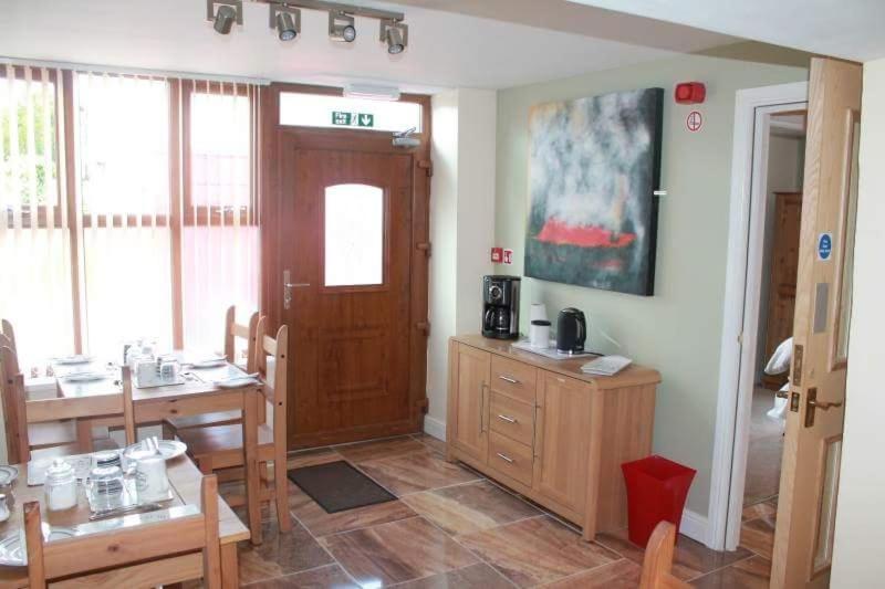 Riverside Guest House - Hizvo
