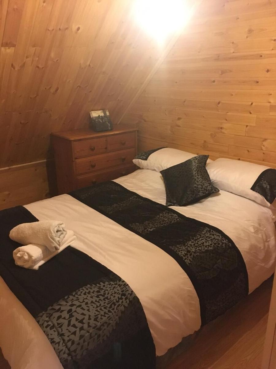 Log House Hideaway - Housity