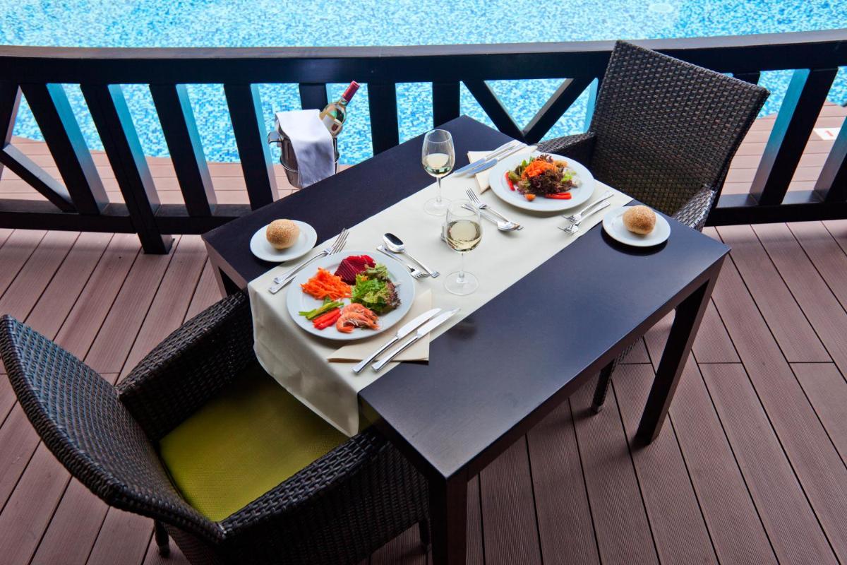 Comida en o cerca de este hotel