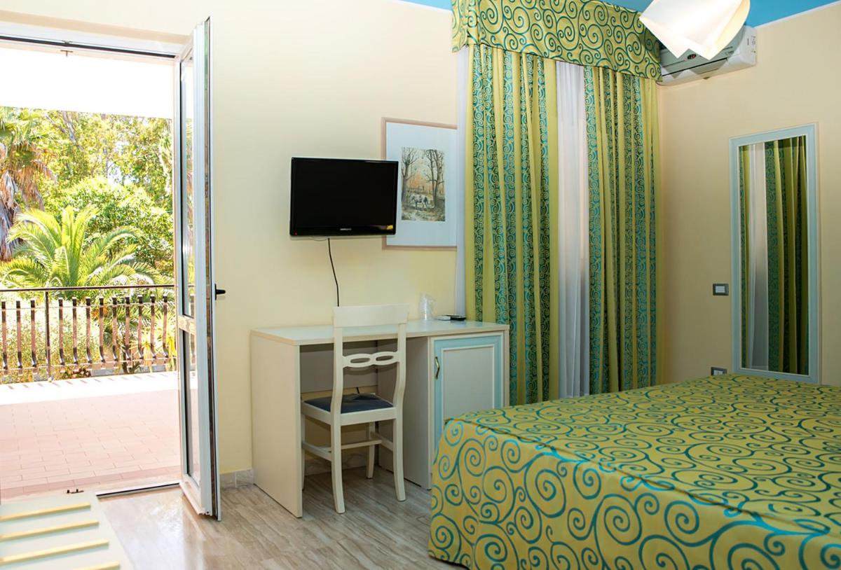 Hotel Villa Aurora - Housity