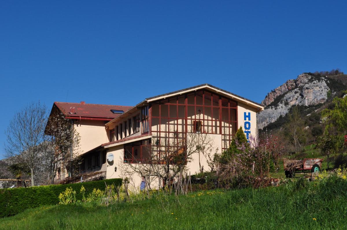 Hotel Torrecerredo - Housity