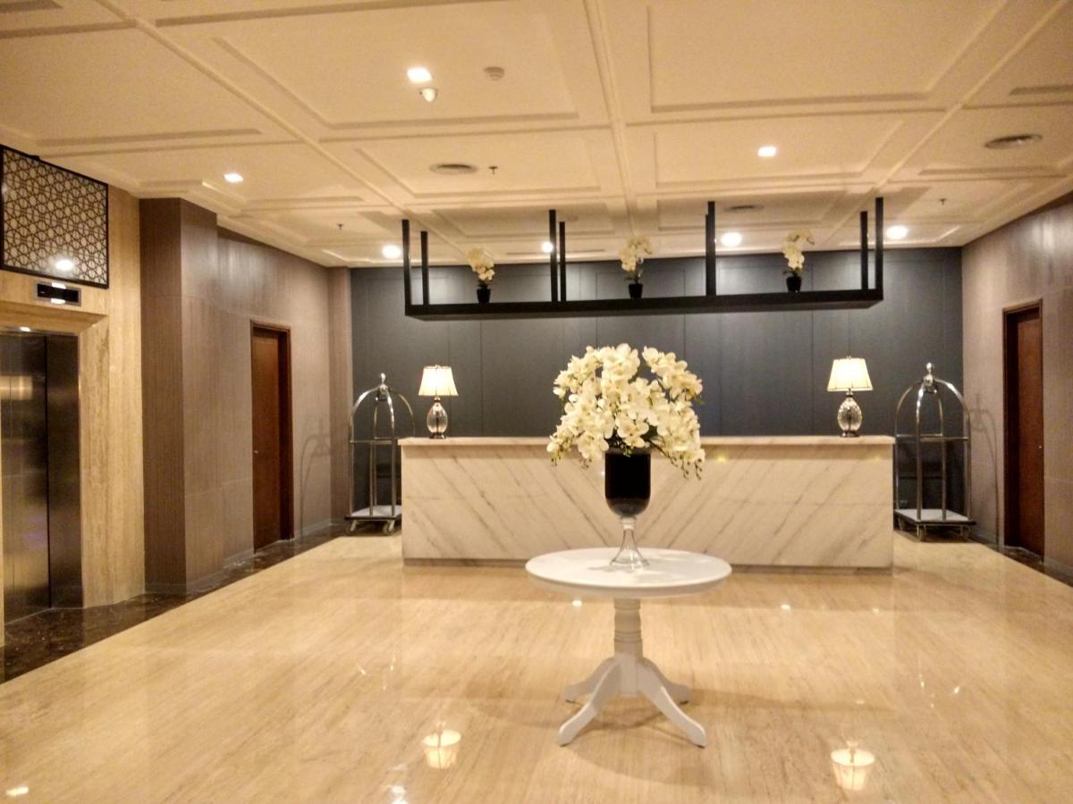 Rivoli Hotel Jakarta - Housity