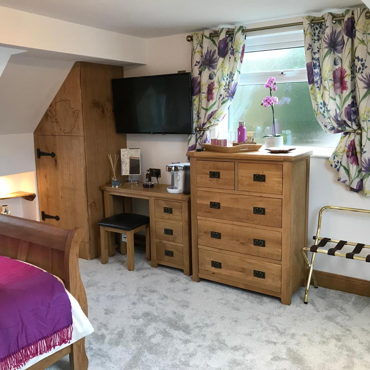 Lon y Traeth Bed & Breakfast - Housity