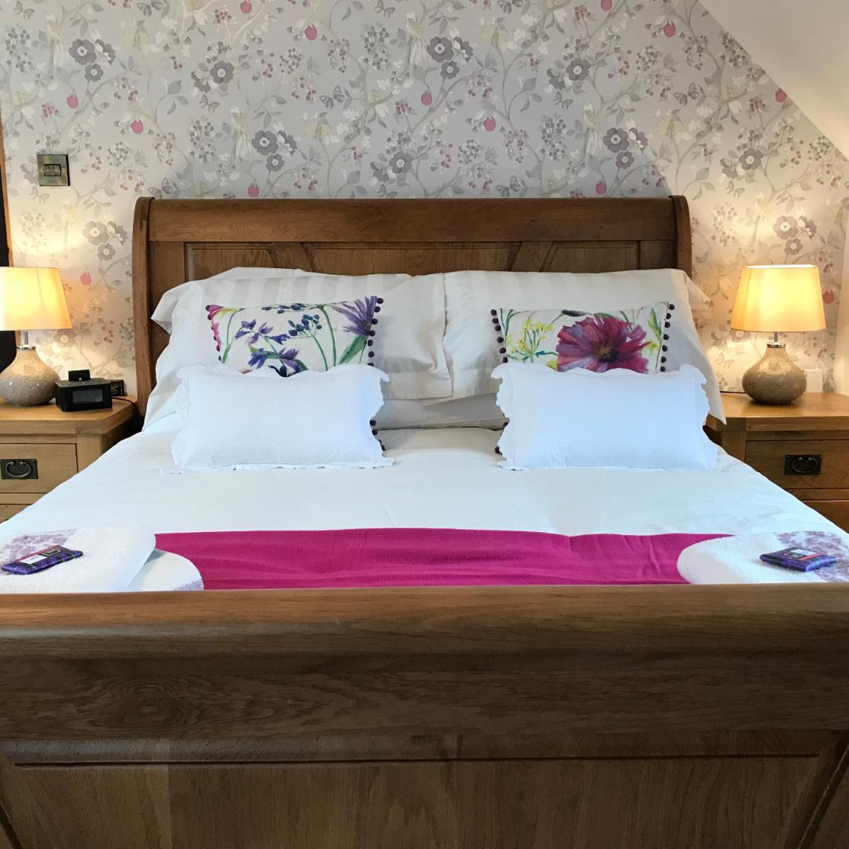 Lon y Traeth Bed & Breakfast - Housity